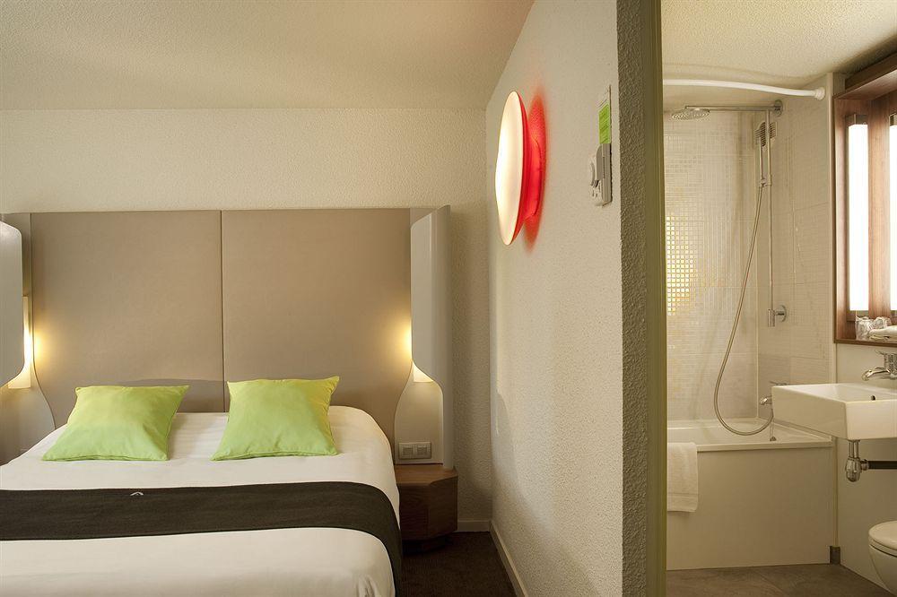 Campanile Aix En Provence Ouest Jas-de-bouffan Hotel